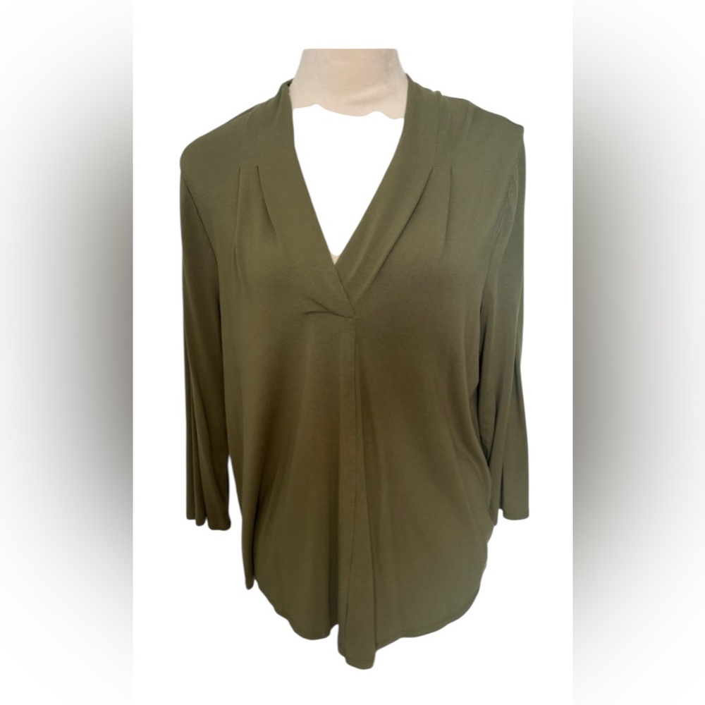 Women’s V-Neck Pleat Front Blouse. 3/4 sleeves. Size XL. Olive Green.